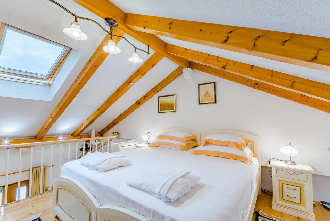 Apartments Villa Camellia - Adults Only Supetar Εξωτερικό φωτογραφία