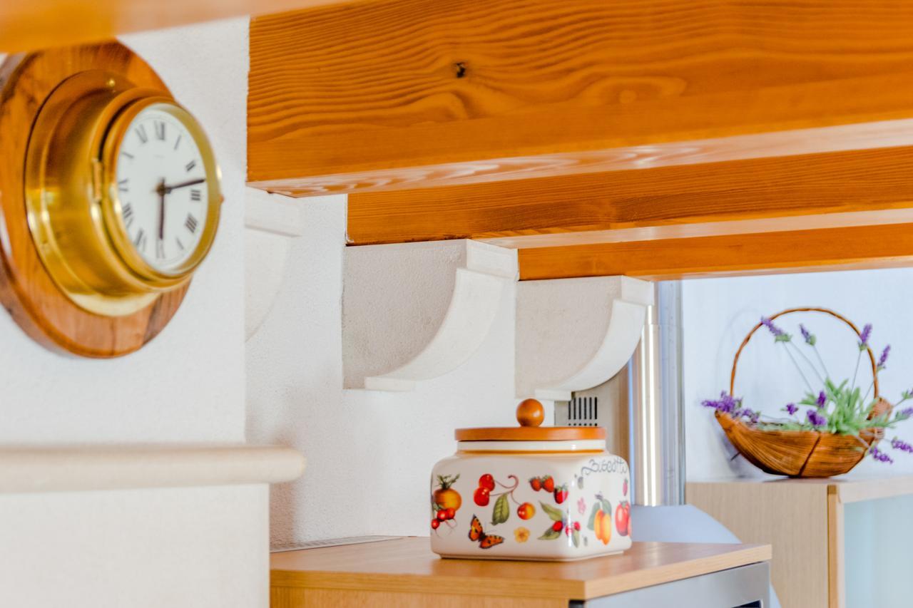 Apartments Villa Camellia - Adults Only Supetar Εξωτερικό φωτογραφία