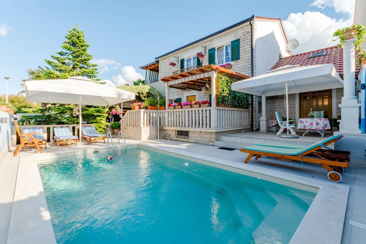 Apartments Villa Camellia - Adults Only Supetar Εξωτερικό φωτογραφία