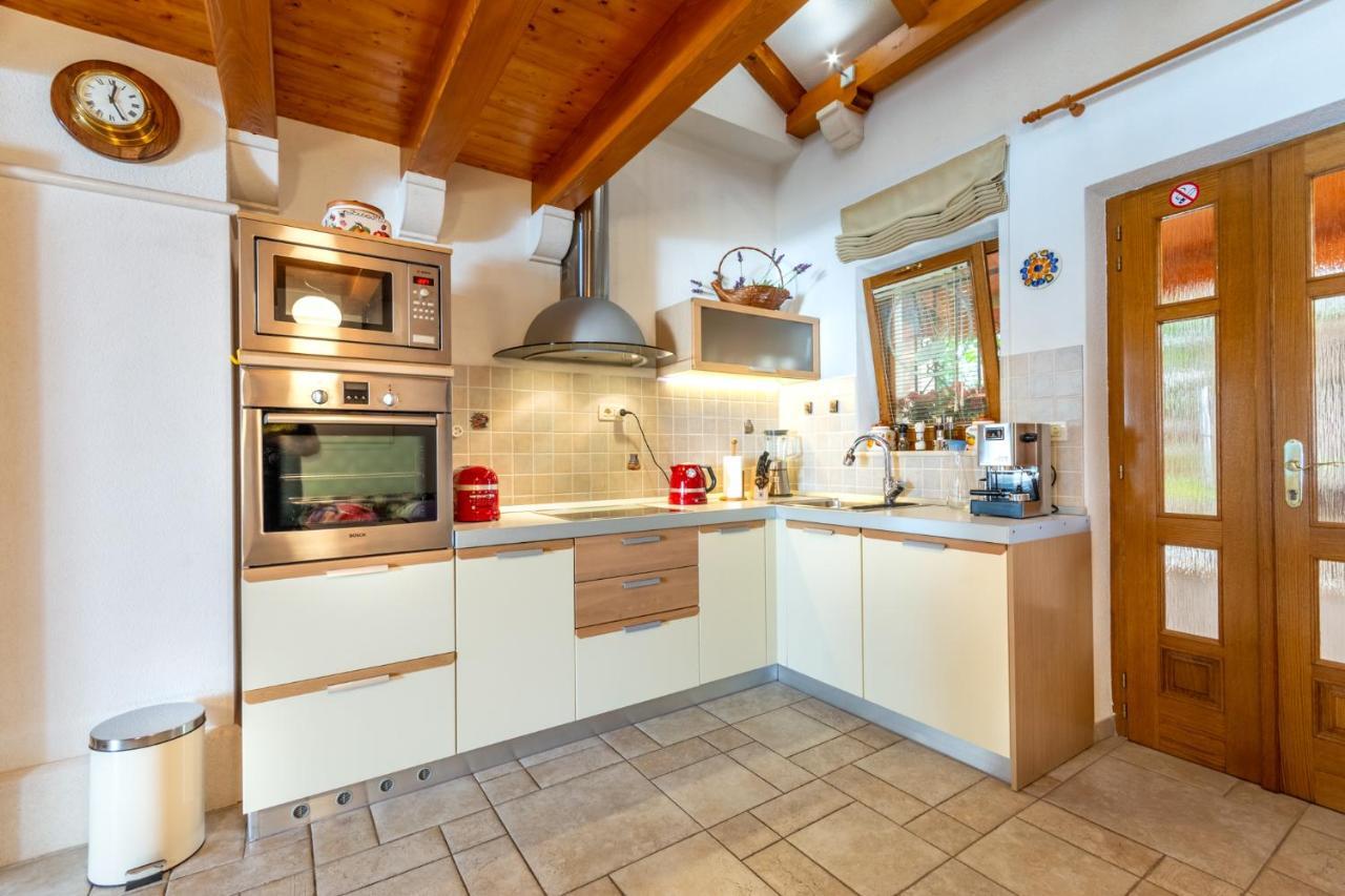 Apartments Villa Camellia - Adults Only Supetar Εξωτερικό φωτογραφία