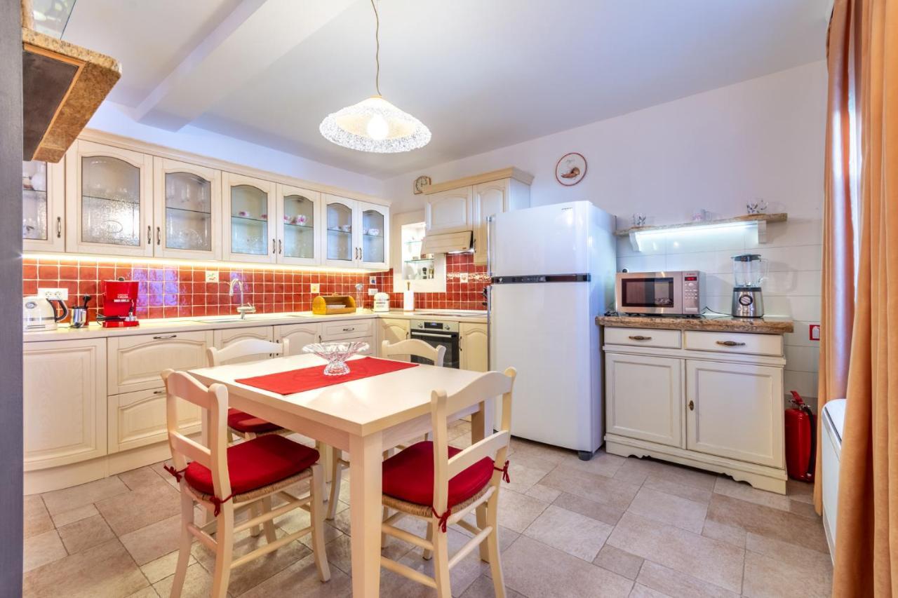 Apartments Villa Camellia - Adults Only Supetar Εξωτερικό φωτογραφία