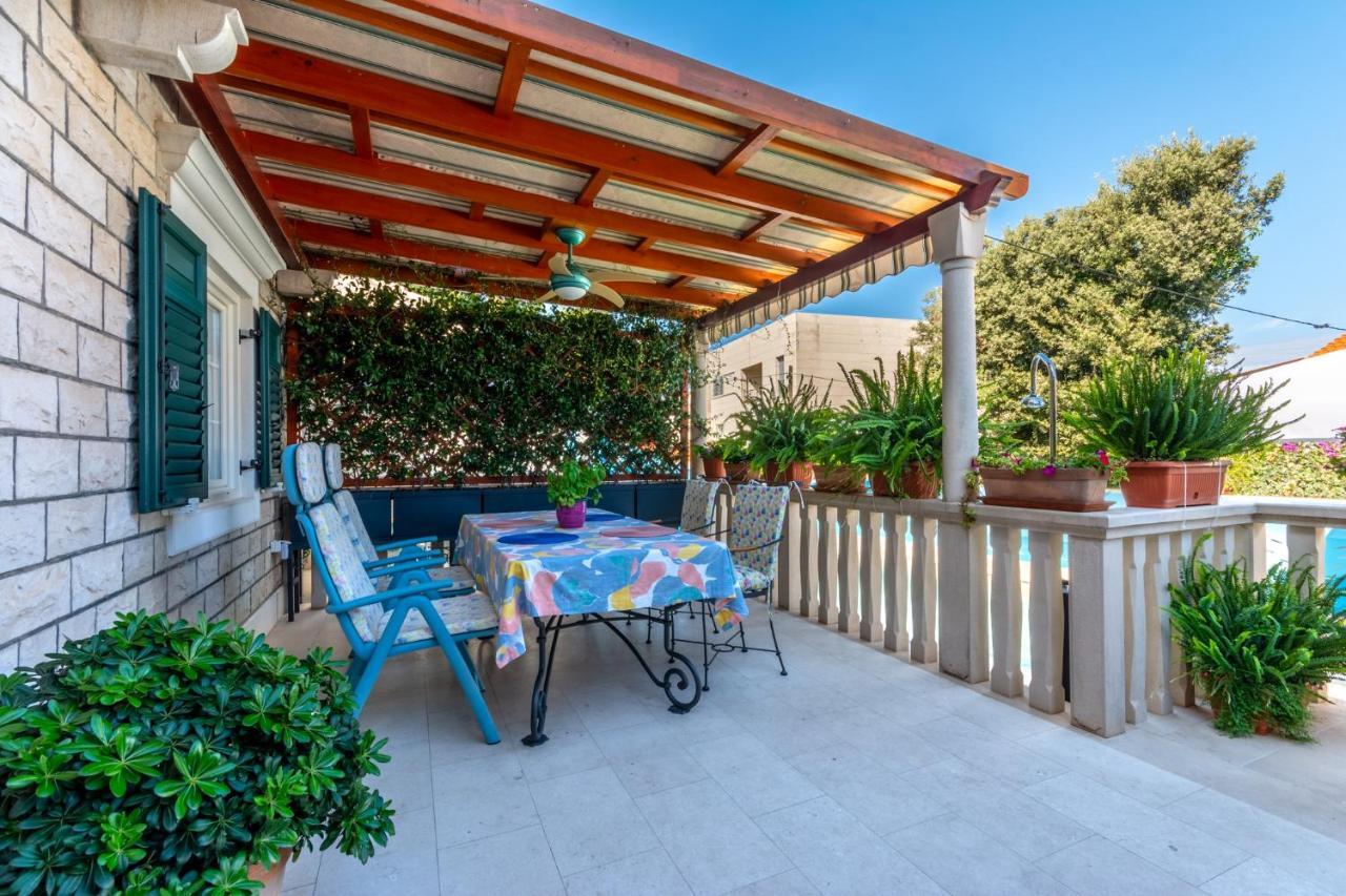 Apartments Villa Camellia - Adults Only Supetar Εξωτερικό φωτογραφία