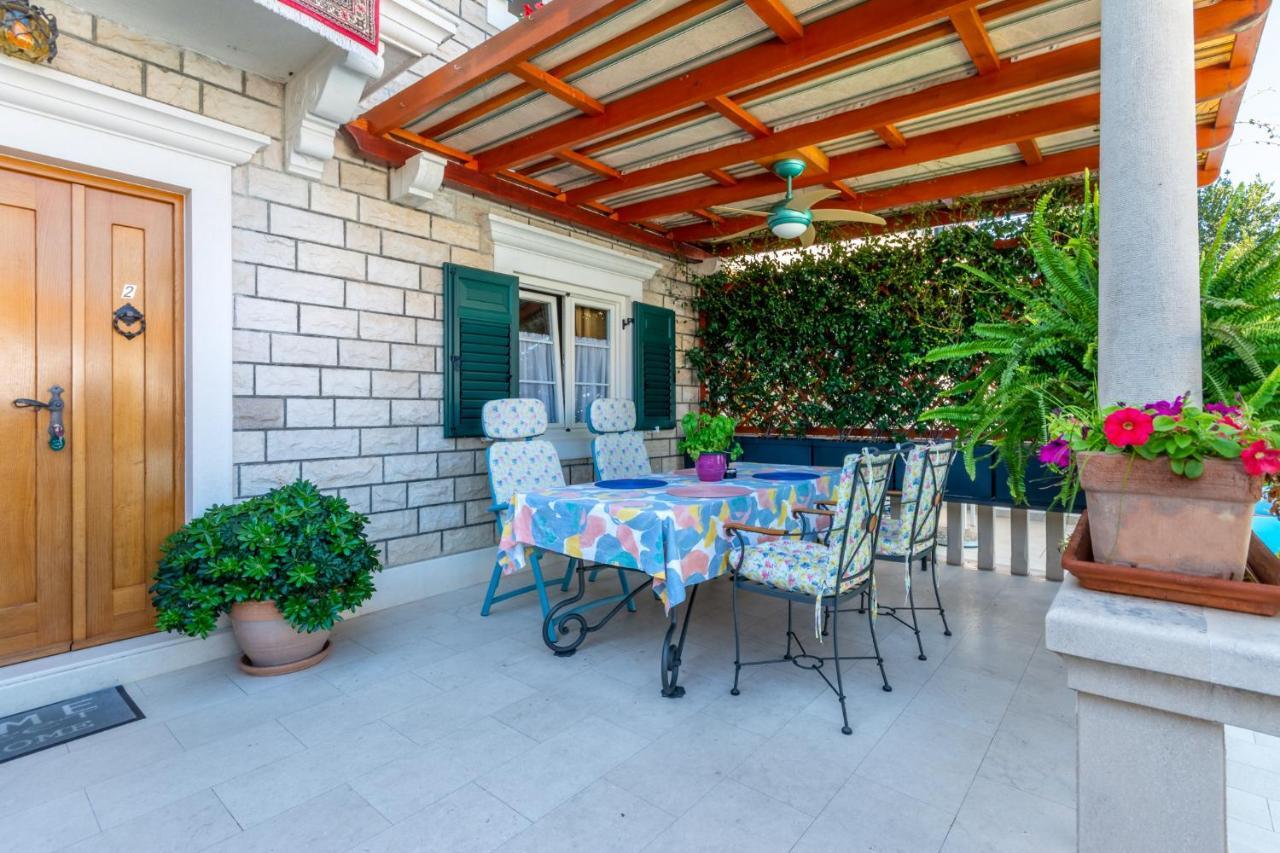 Apartments Villa Camellia - Adults Only Supetar Εξωτερικό φωτογραφία